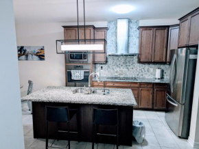 Entire 6BR 2 king 8 beds in total pets 3 GB WiFi